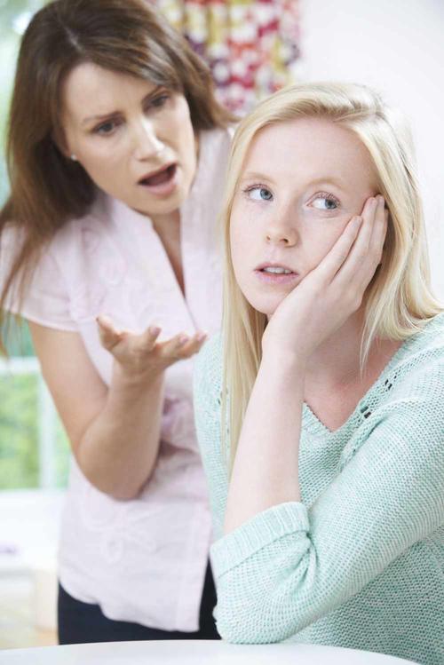 mom arguing with daughter